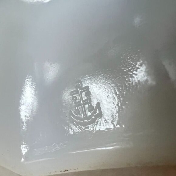 Vtg Milk Glass Dish & Lid Anchor Hocking Grape Leaf Embossed on Textured Glass - Picture 4 of 7